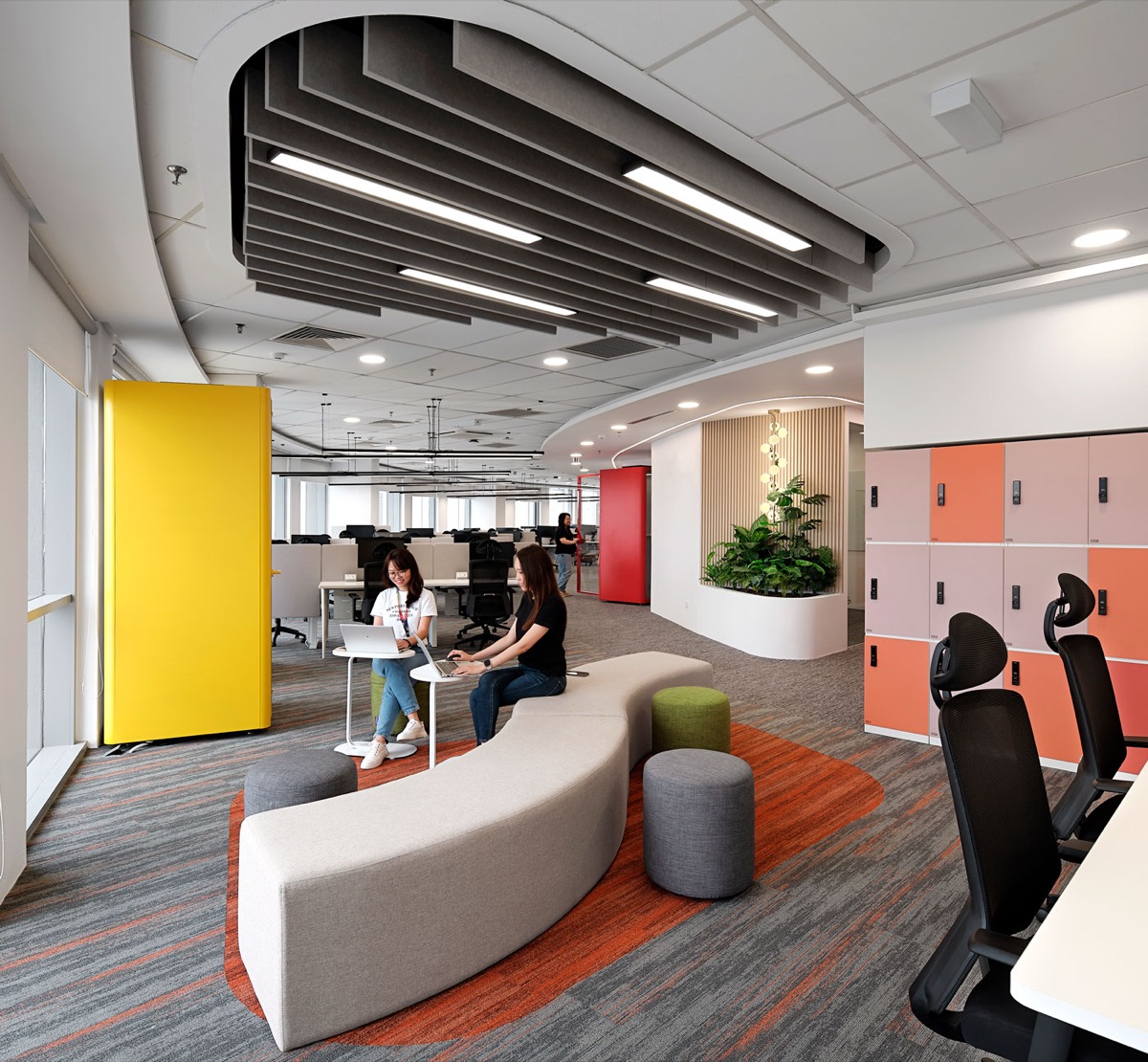 Desain Kantor Corporate: Menerjemahkan Brand dan Budaya ke Dalam Ruang — project by AI Associates