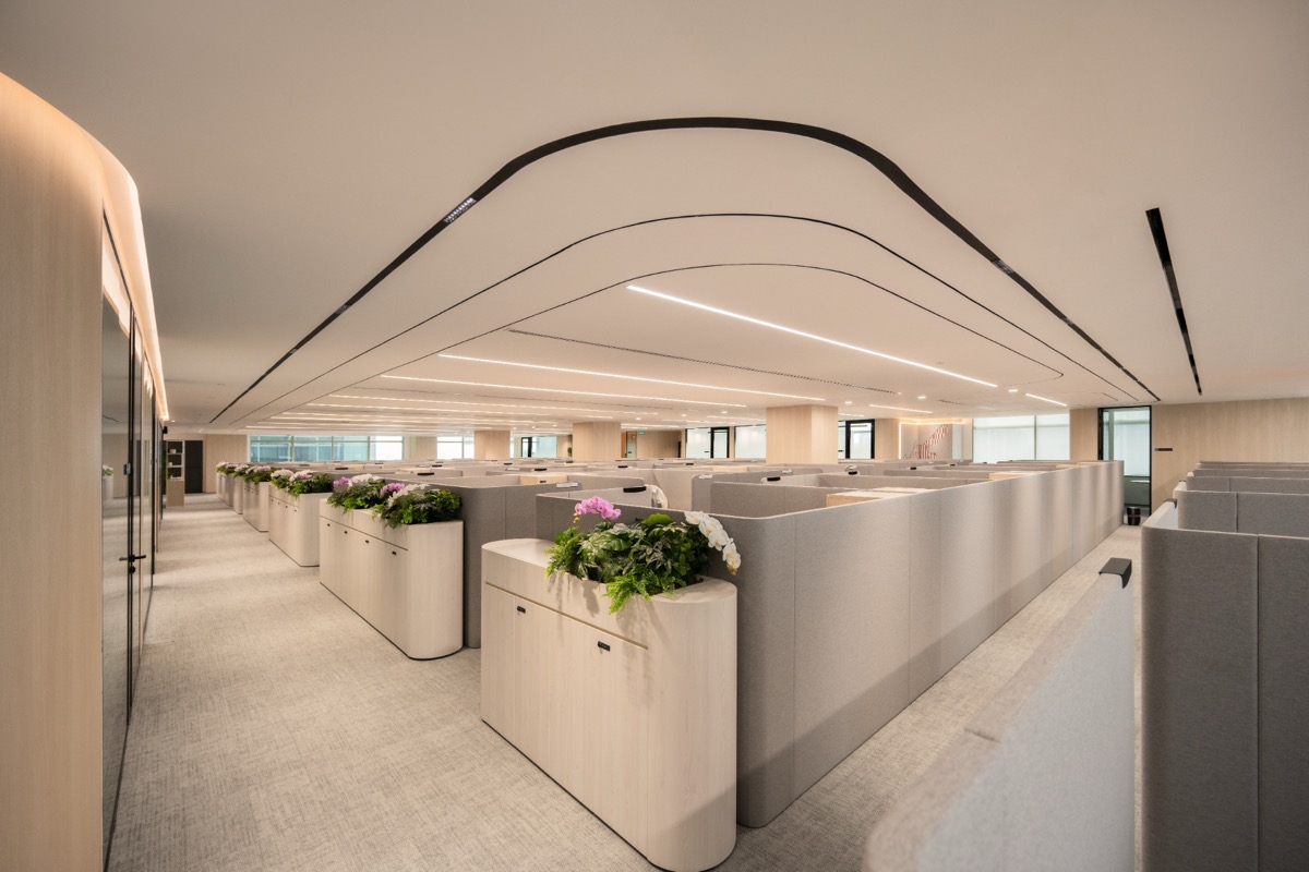 Desain Interior Kantor Berdasarkan Industri: Teknologi, Keuangan, dan Kreatif — project by AI Associates