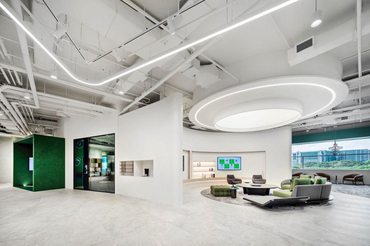Technology-led workplace interior in the StarHub office